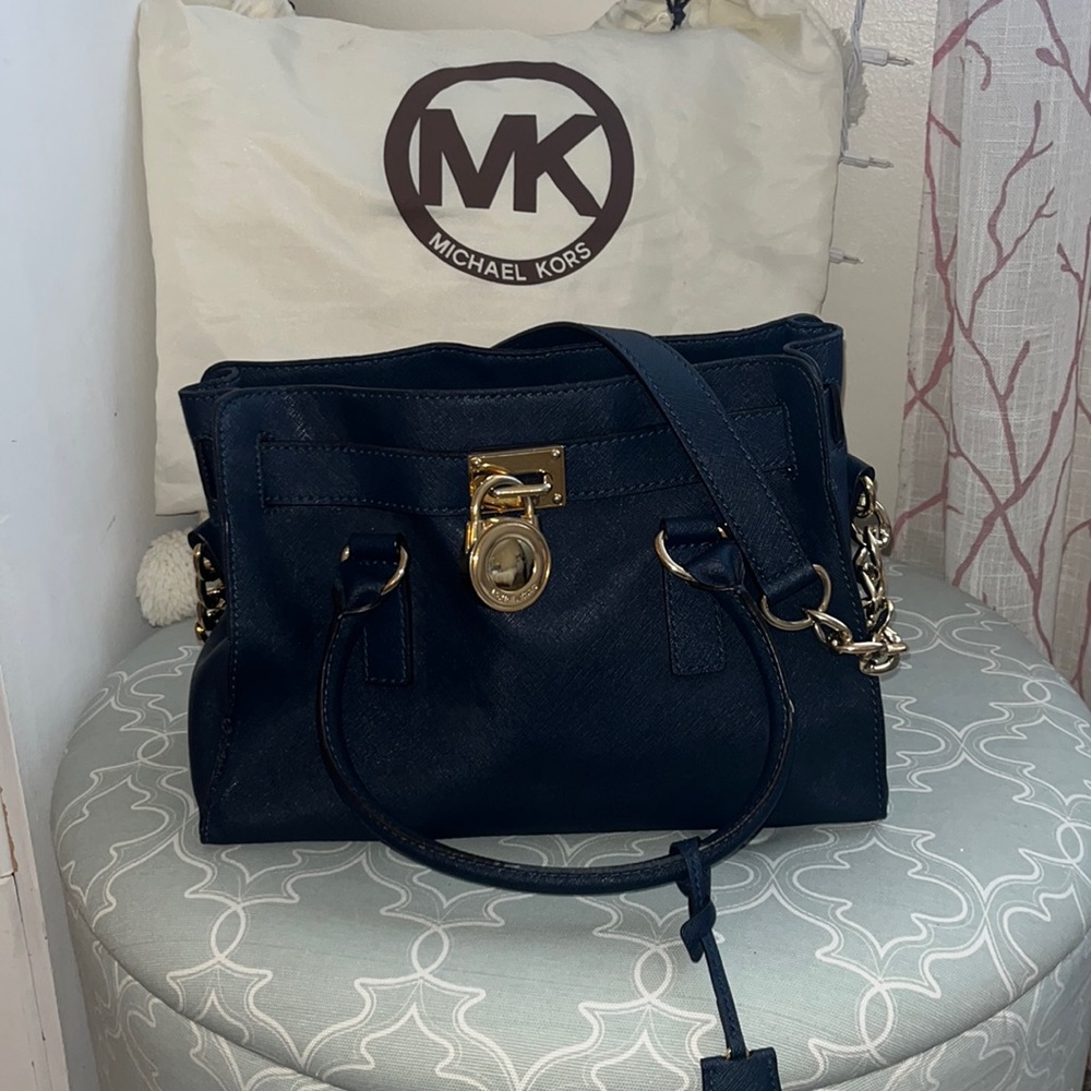 Michael Kors Hamilton shoulder bag in Navy.